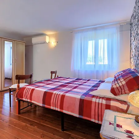 Holiday home Holiday Nadija - Pul428 By Interhome